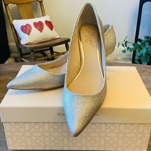 ✨ Badgley Mischka Gold Glitter Pumps – NWT ✨